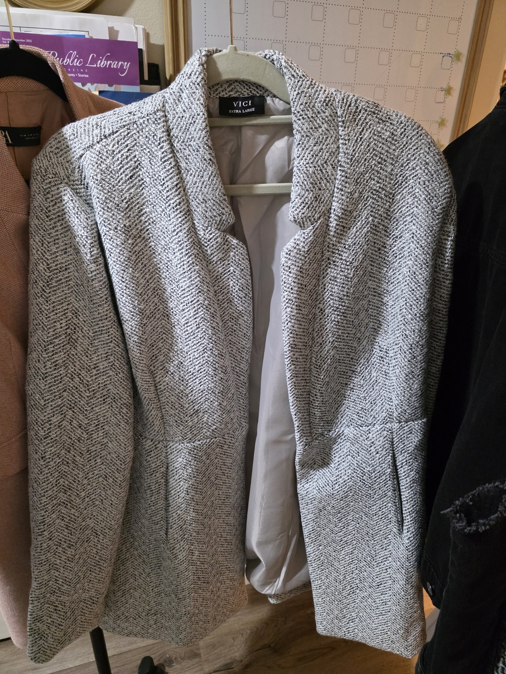 VICI Women's Gray Herringbone Open Blazer